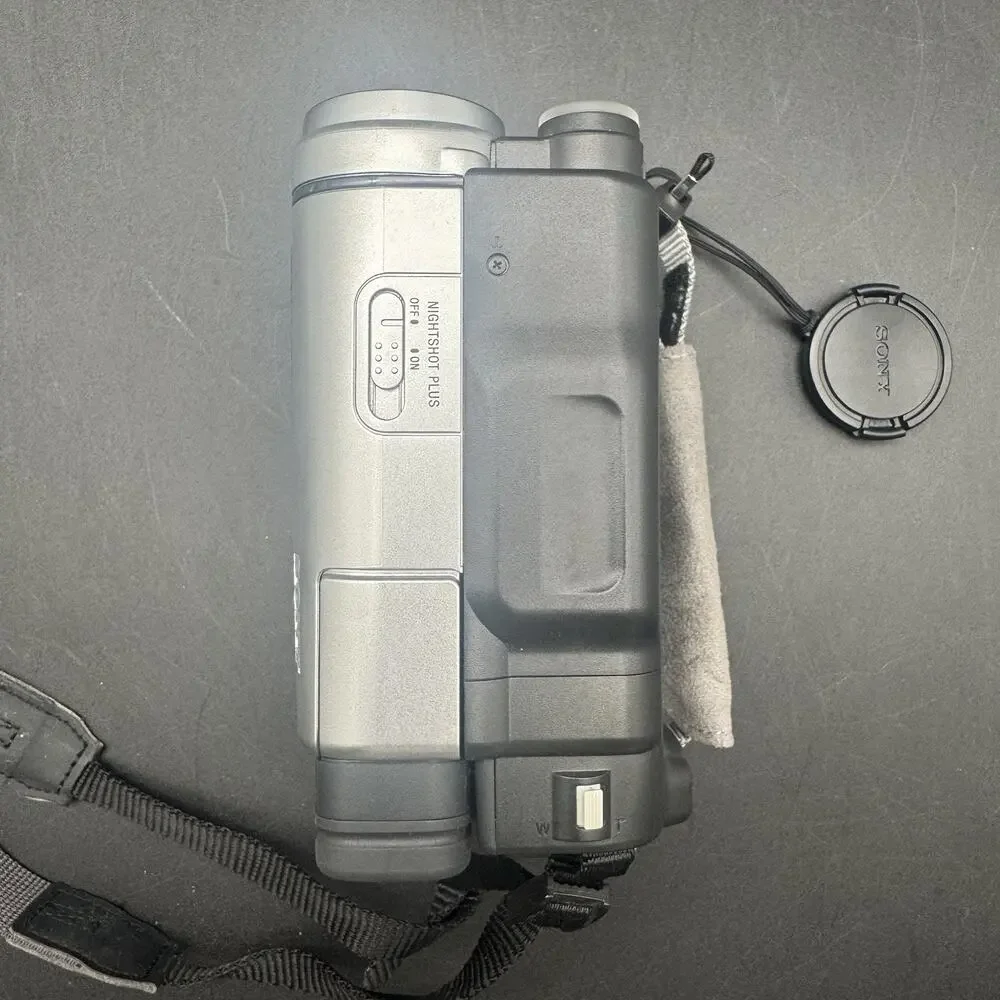 Sony Handycam Hi8 Video8 Camcorder Tested Working AC Adapter & Bag CCD-TRV138
